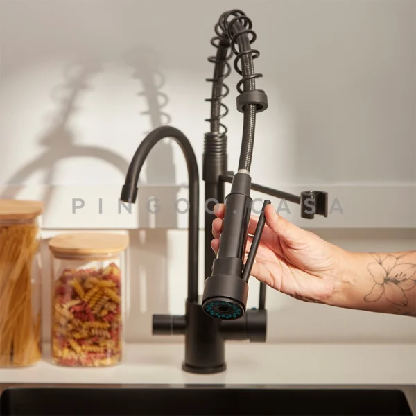 b_torneira-para-cozinha-gourmet-misturador-monocomando-com-dupla-sada-caranda-pingoo-casa-preto-fosco-53